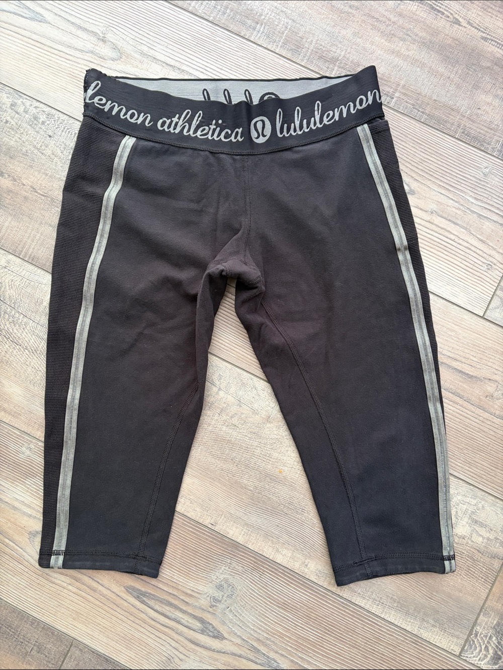 Lululemon athletica Black Cropped Leggings - Size 10